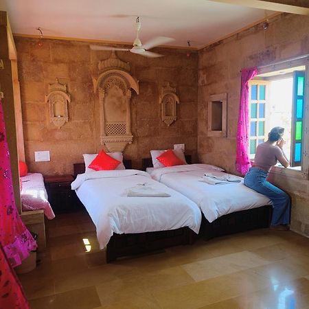 Mud Mirror Guesthouse Jaisalmer Ngoại thất bức ảnh