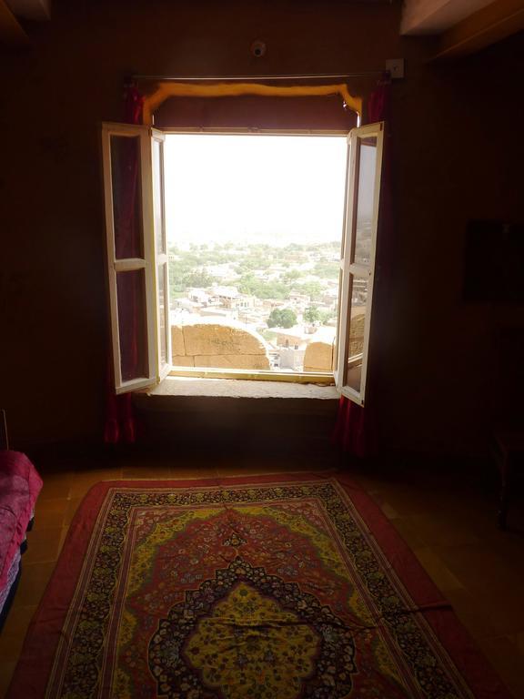Mud Mirror Guesthouse Jaisalmer Ngoại thất bức ảnh