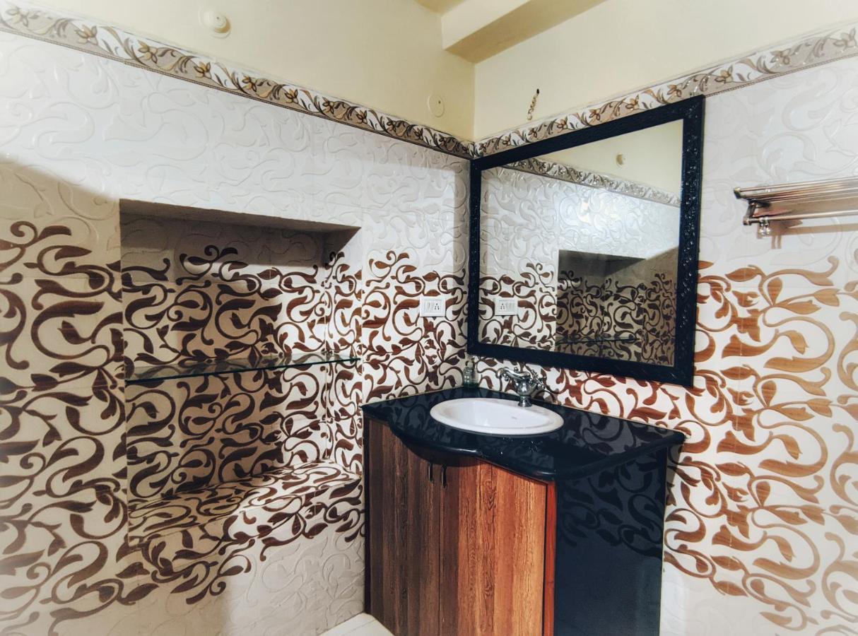 Mud Mirror Guesthouse Jaisalmer Ngoại thất bức ảnh