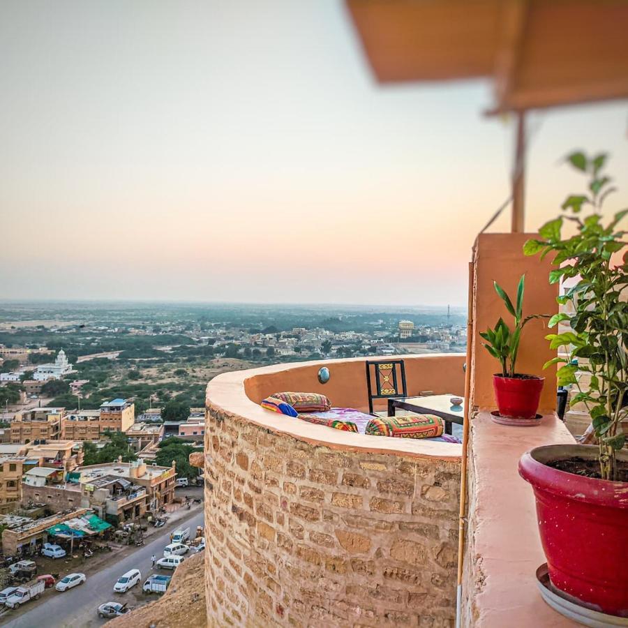 Mud Mirror Guesthouse Jaisalmer Ngoại thất bức ảnh