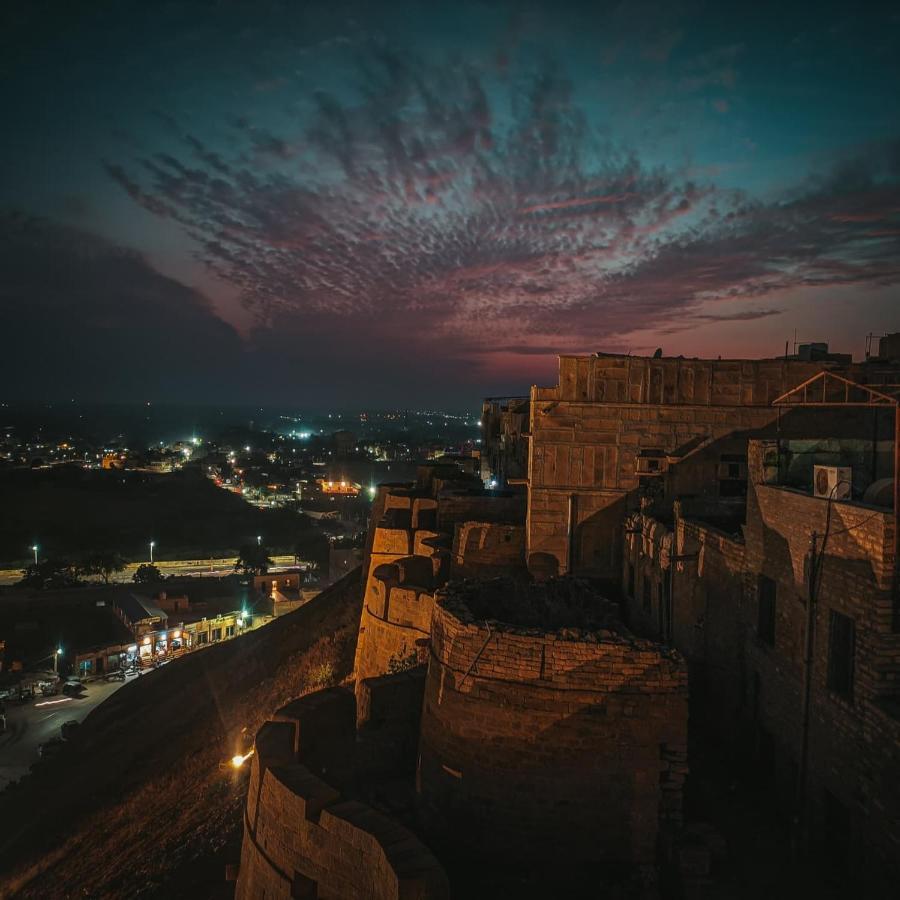 Mud Mirror Guesthouse Jaisalmer Ngoại thất bức ảnh