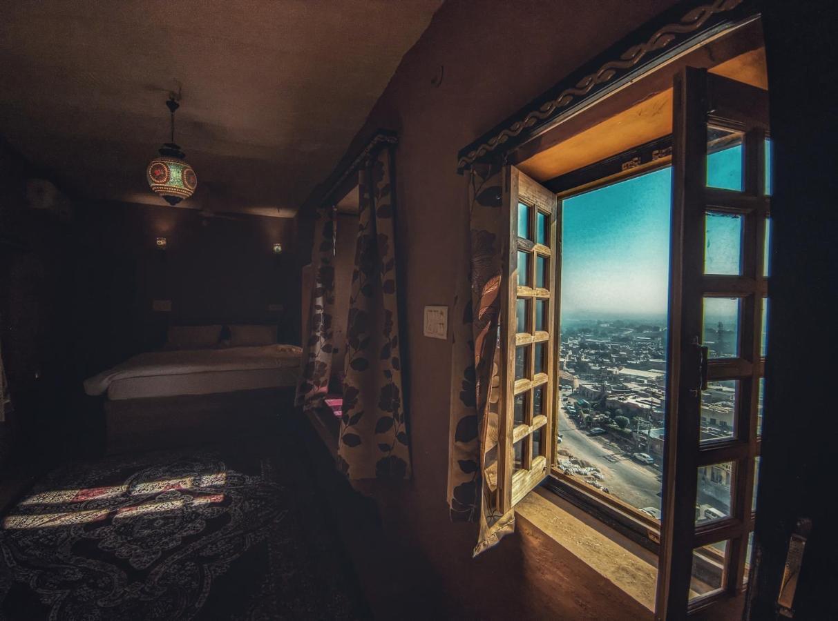 Mud Mirror Guesthouse Jaisalmer Ngoại thất bức ảnh