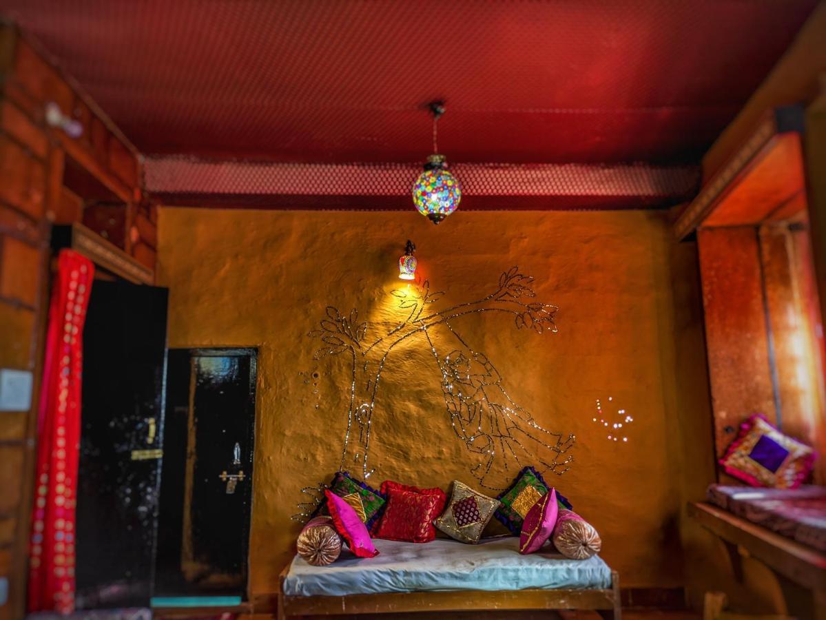 Mud Mirror Guesthouse Jaisalmer Ngoại thất bức ảnh