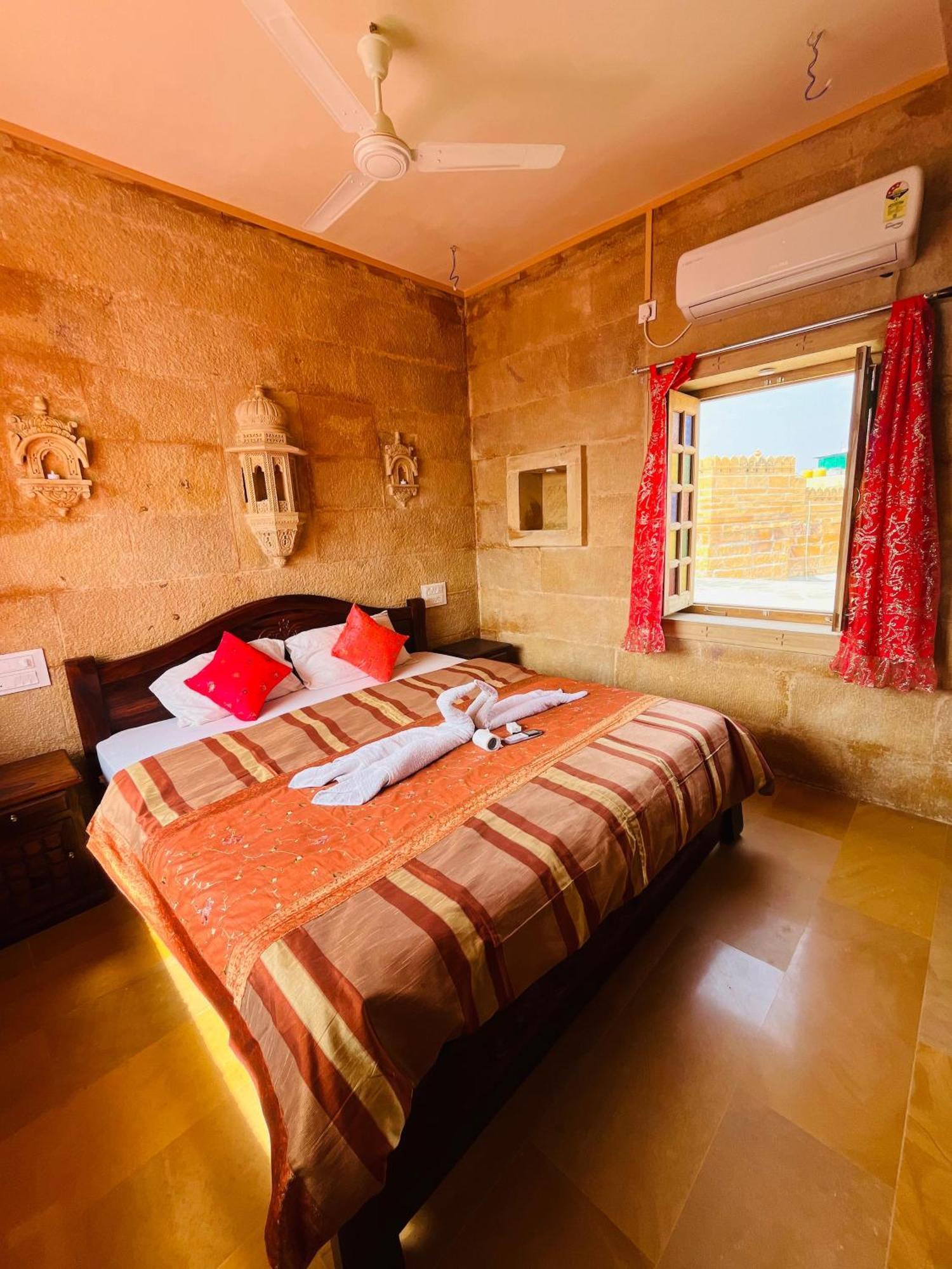 Mud Mirror Guesthouse Jaisalmer Ngoại thất bức ảnh