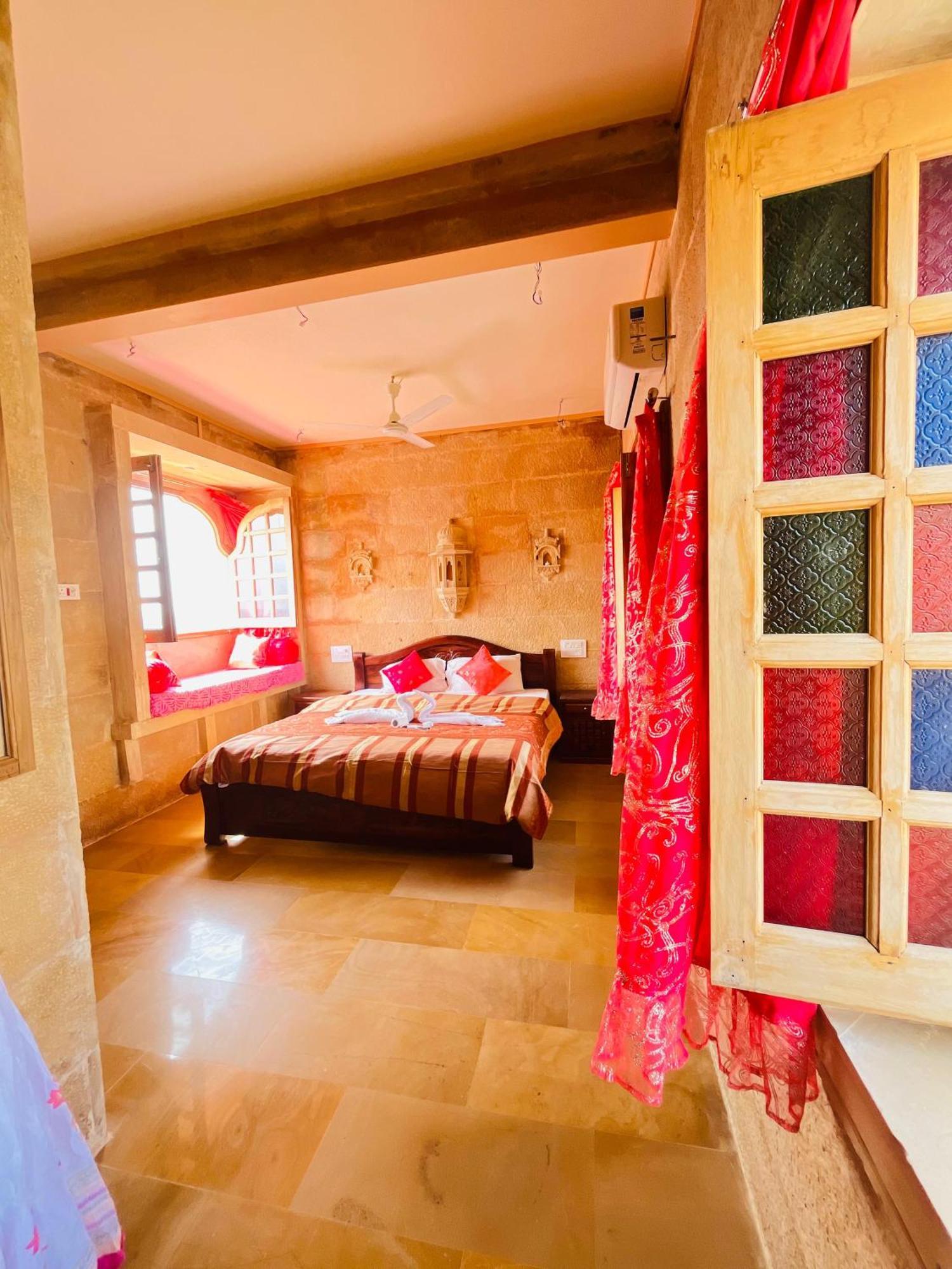 Mud Mirror Guesthouse Jaisalmer Ngoại thất bức ảnh