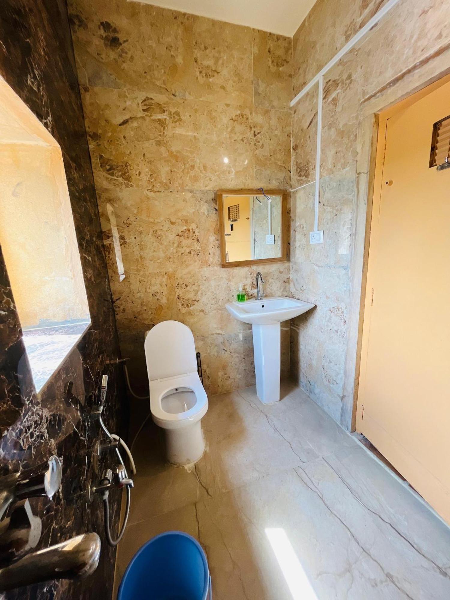Mud Mirror Guesthouse Jaisalmer Ngoại thất bức ảnh