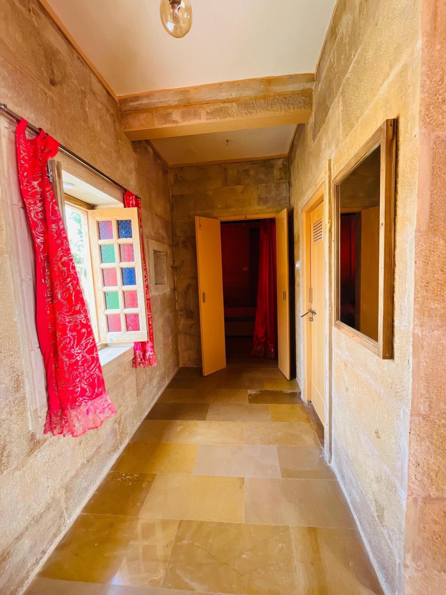 Mud Mirror Guesthouse Jaisalmer Ngoại thất bức ảnh