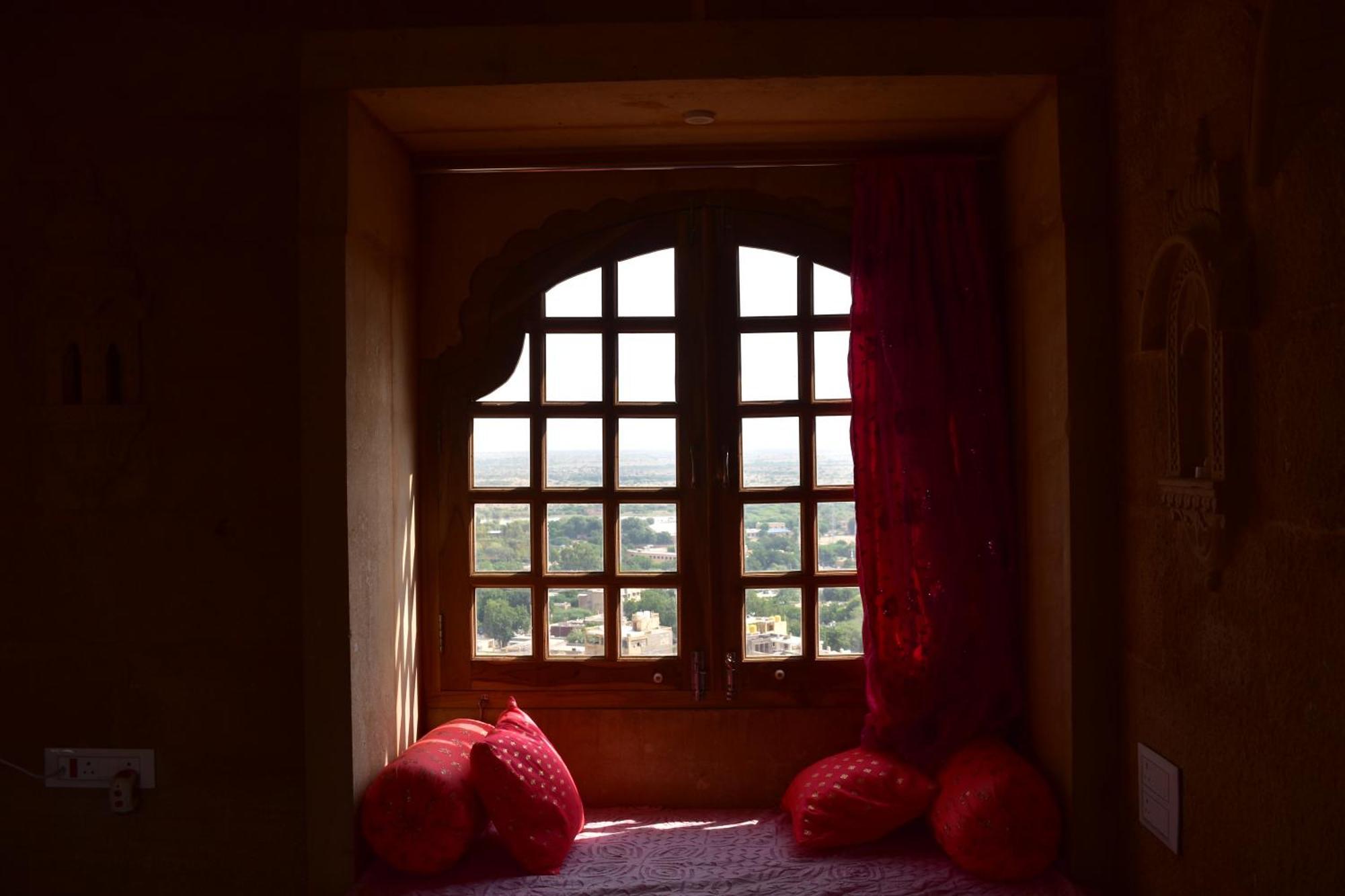 Mud Mirror Guesthouse Jaisalmer Ngoại thất bức ảnh