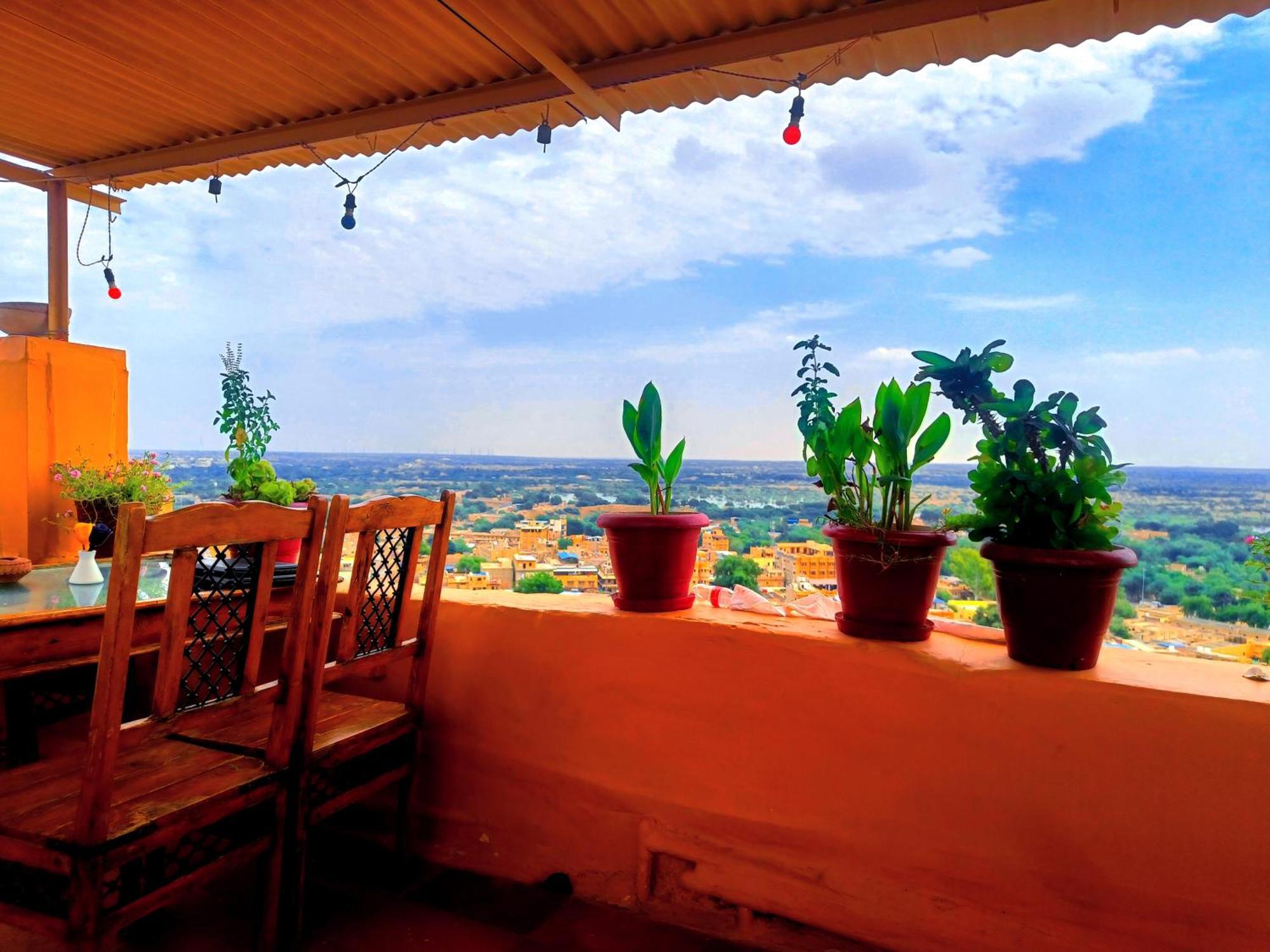 Mud Mirror Guesthouse Jaisalmer Ngoại thất bức ảnh
