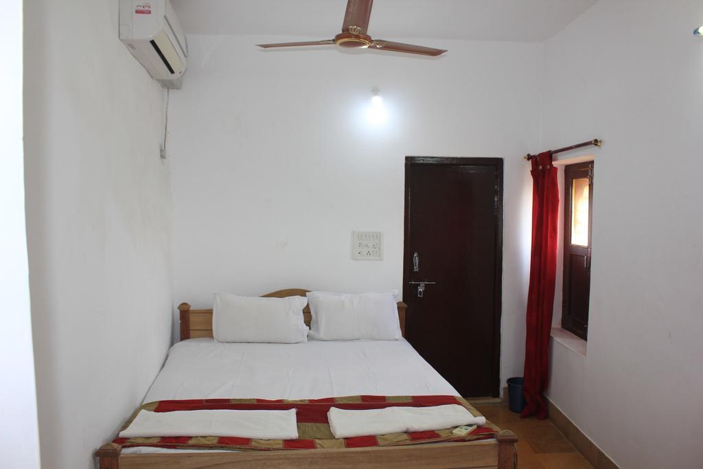 Mud Mirror Guesthouse Jaisalmer Ngoại thất bức ảnh