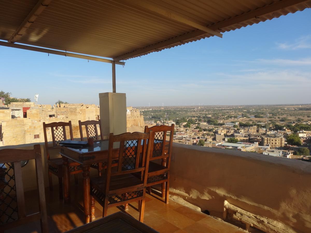 Mud Mirror Guesthouse Jaisalmer Ngoại thất bức ảnh