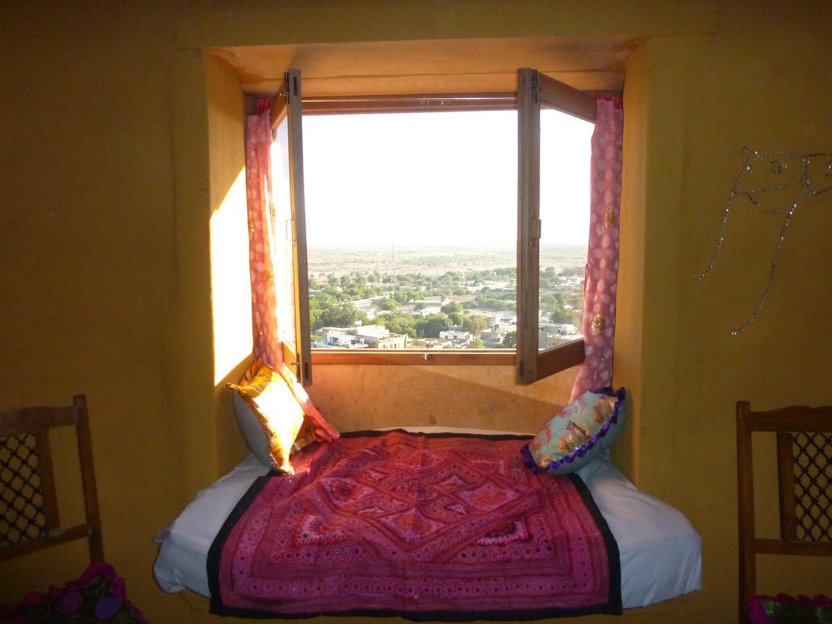Mud Mirror Guesthouse Jaisalmer Ngoại thất bức ảnh