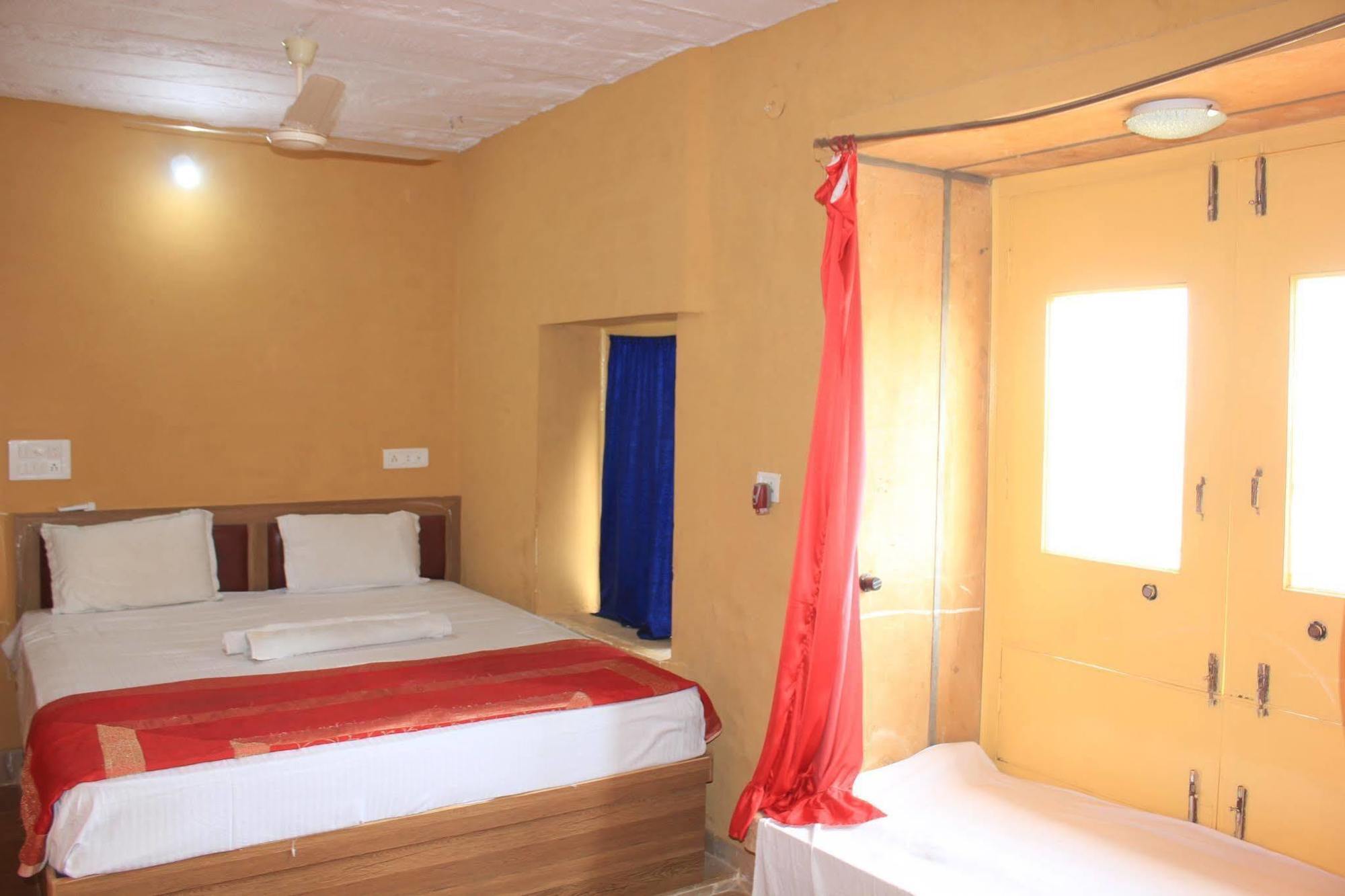 Mud Mirror Guesthouse Jaisalmer Ngoại thất bức ảnh