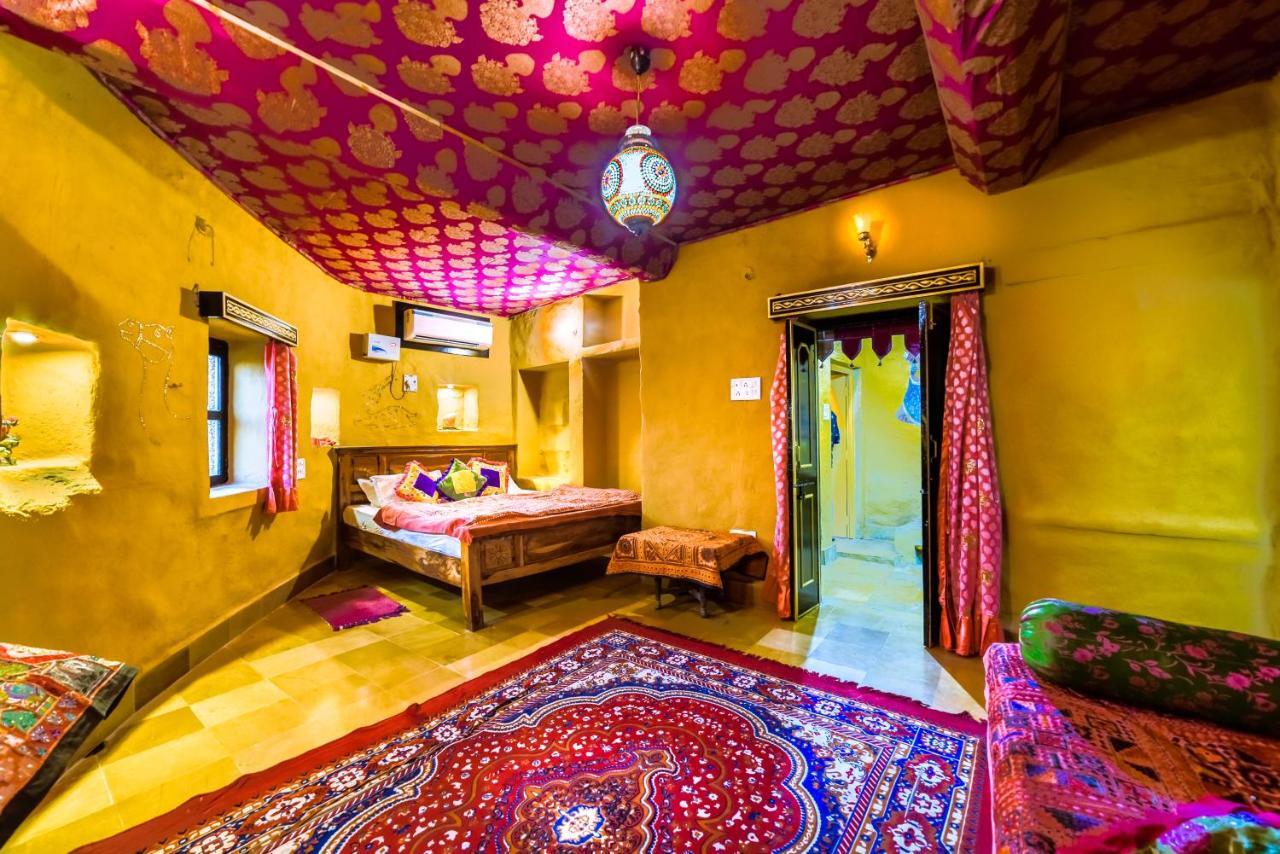 Mud Mirror Guesthouse Jaisalmer Ngoại thất bức ảnh