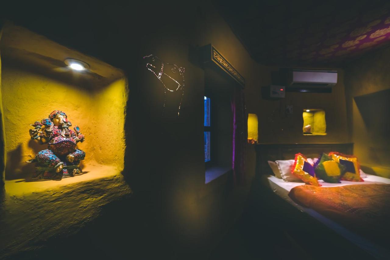 Mud Mirror Guesthouse Jaisalmer Ngoại thất bức ảnh