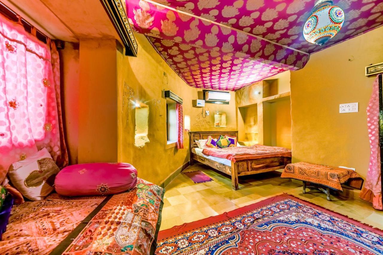 Mud Mirror Guesthouse Jaisalmer Ngoại thất bức ảnh