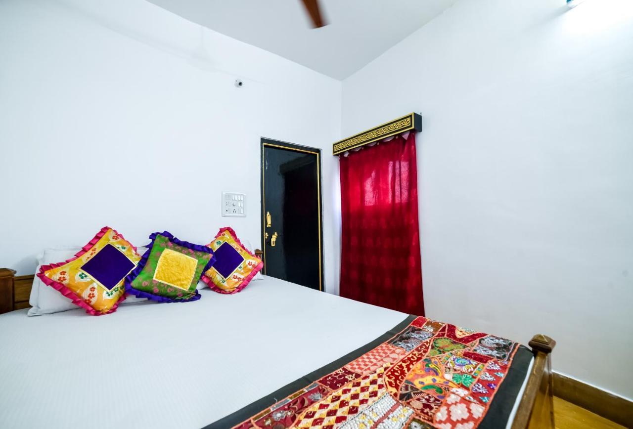 Mud Mirror Guesthouse Jaisalmer Ngoại thất bức ảnh